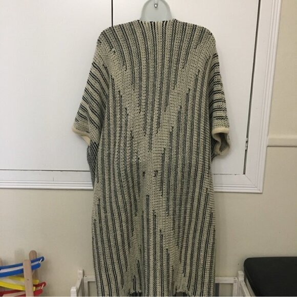 MOLLY Bracken Creme Black Knit One Size Boho Tassel Duster - Picture 5 of 8